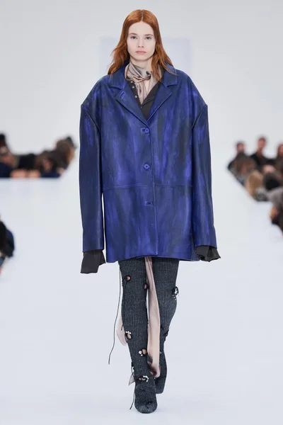 Look 24